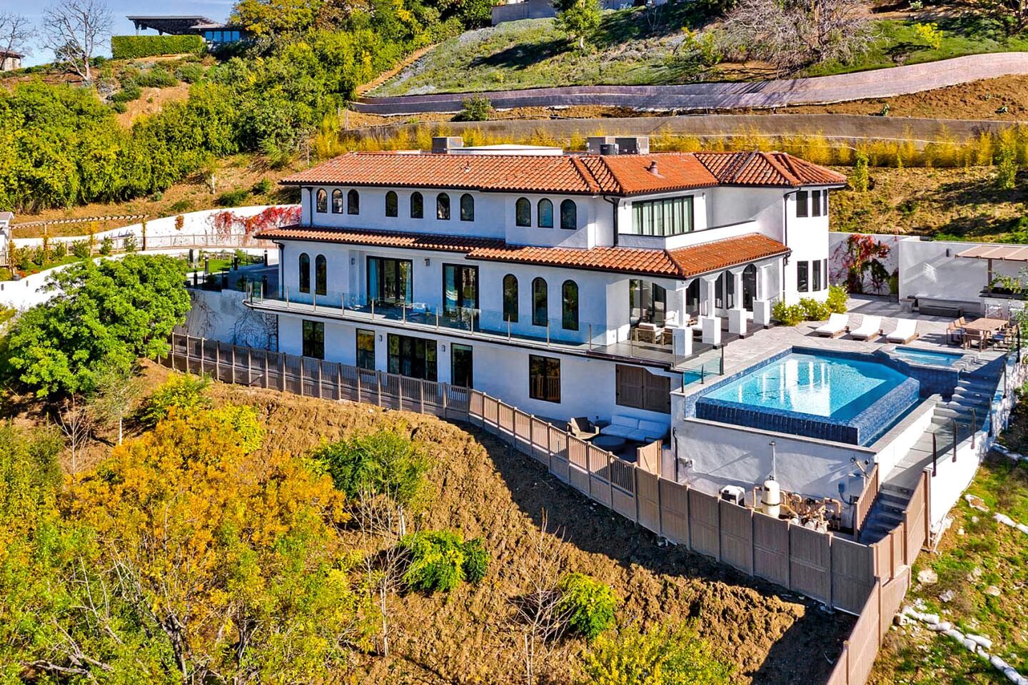 Ventura Hillside Home / DARX Studio