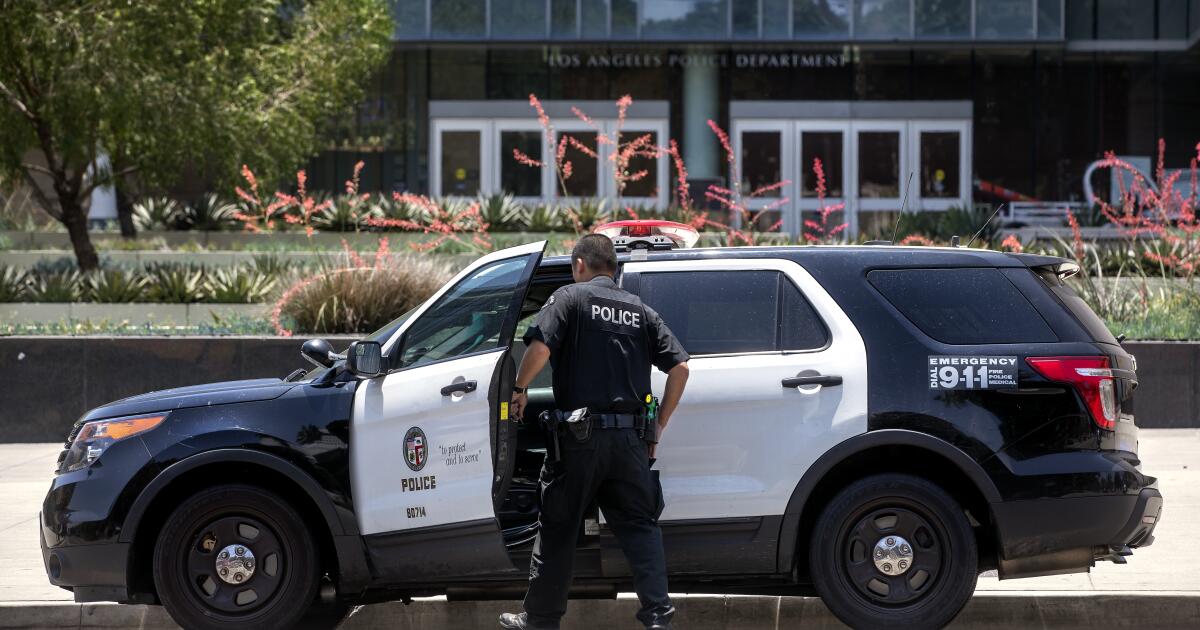 Violence in southern Los Angeles leaves one person dead and two others injured Violence in southern Los Angeles leaves one person dead and two others injured