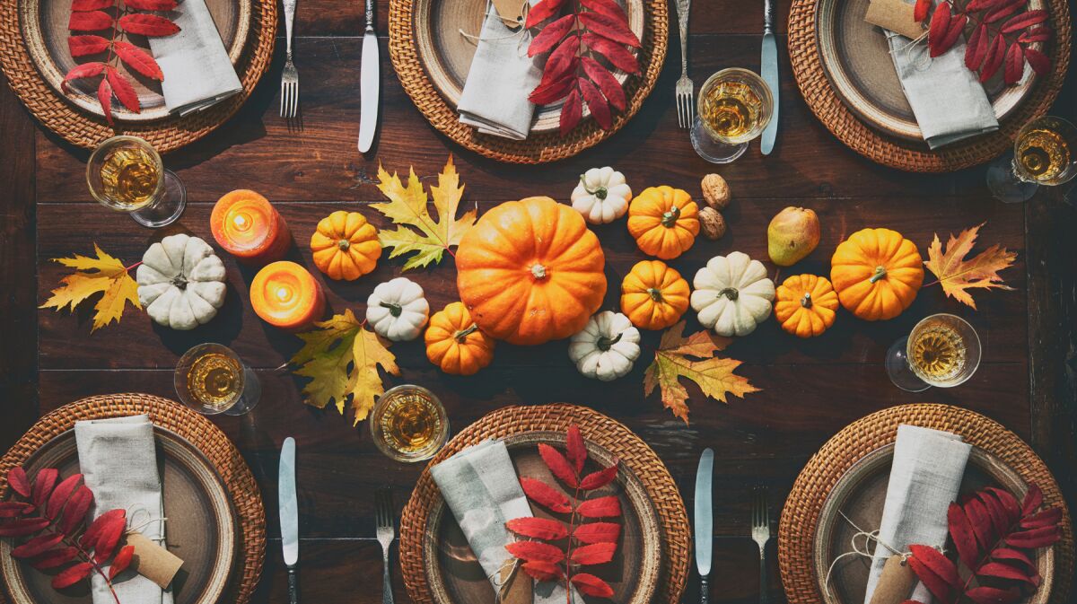 Festive Thanksgiving table arrangement
