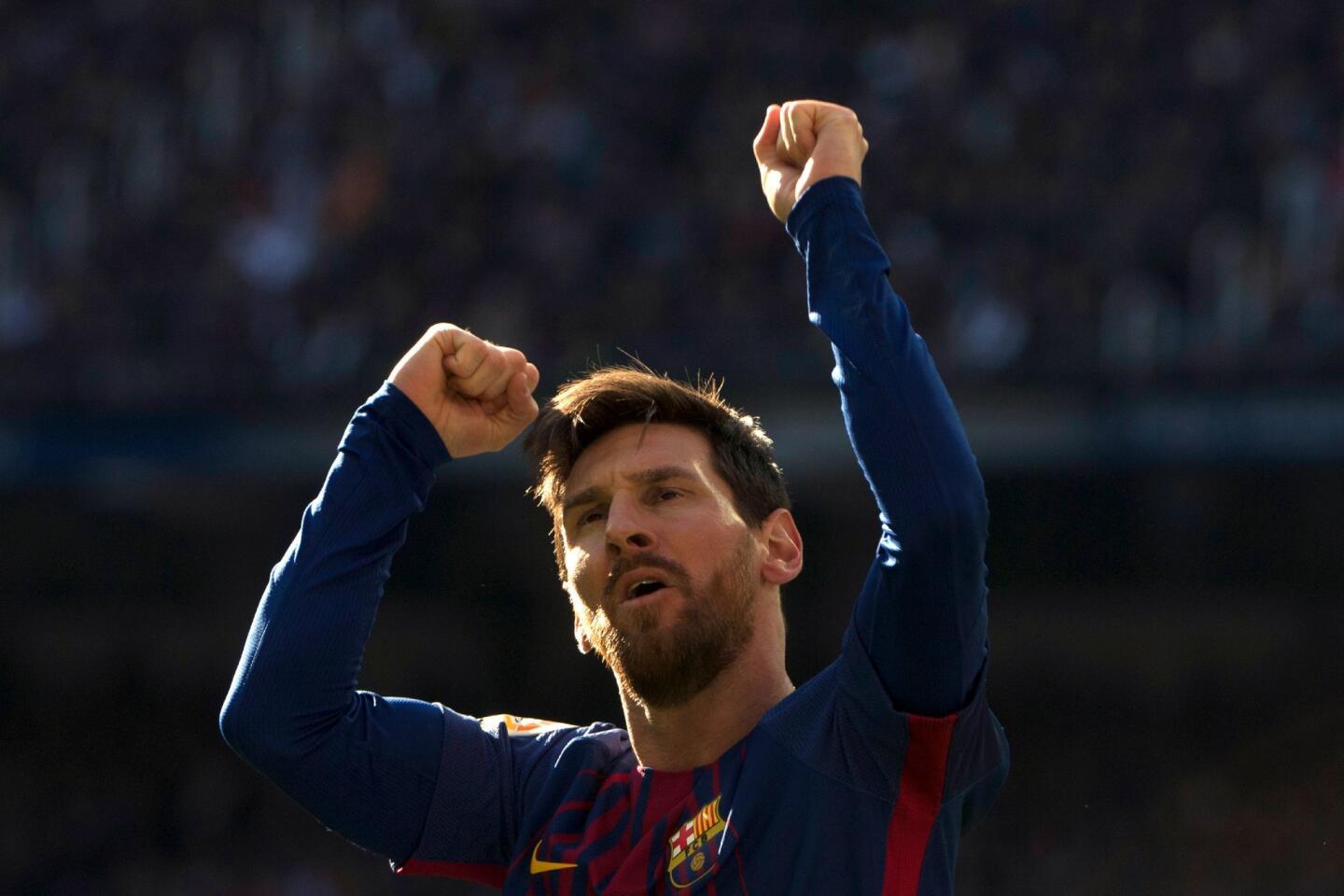 El futbolista argentino de 30 años, anotó 52 goles en la Liga. El 5 de julio de 2017, el FC Barcelona anunció de forma oficial la renovación de Messi hasta la temporada 2021. A su fortuna se sumó su contrato con la marca Adidas, responsable de $27 millones de su ingreso.