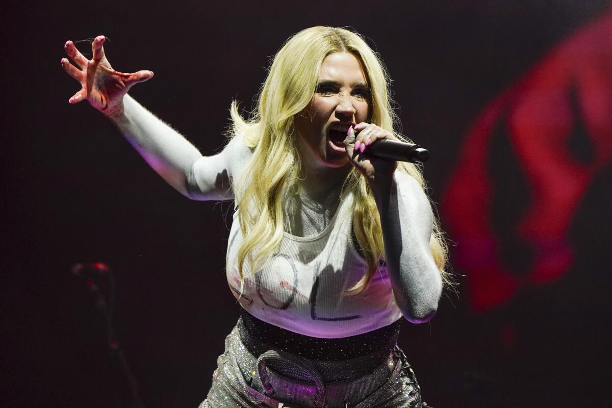 La cantante estadounidense Kesha durante su concierto