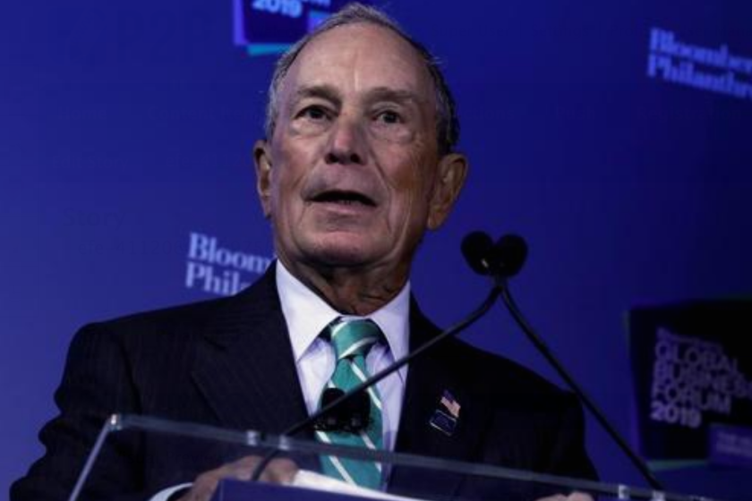 El empresario estadounidense y ex alcalde de la ciudad de Nueva York, Michael Bloomberg, habla en el Bloomberg Global Business Forum 2019 en el Hotel Plaza en Nueva York, Nueva York, EE. UU., el 25 de septiembre de 2019. EFE/EPA/Peter Foley/Archivo