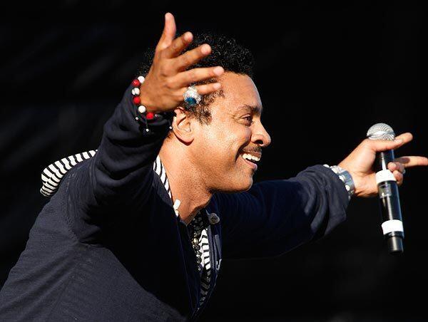 Headliner Shaggy, who introduced the lively beats of reggaeton to a wider audience in the '90s, wooed festival-goers with smooth party rhythms.