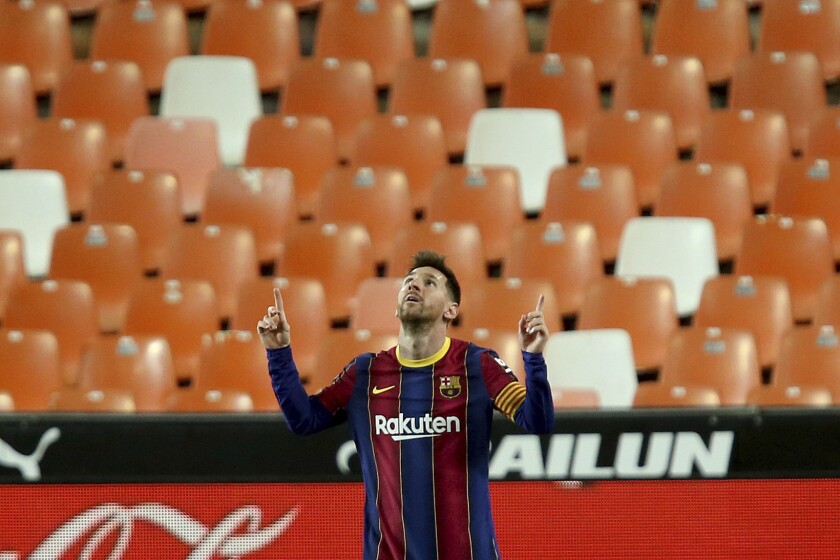 Messi Strikes Twice In 2nd Half To Keep Barcelona Near Top The San Diego Union Tribune