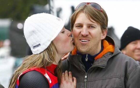 Lindsey Vonn kisses her husband, Thomas, after clinching her first World Cup downhill season title in 2008. (Jeff Vinnick / Getty Images)
