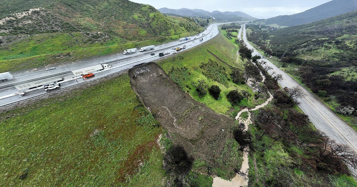 Stretch of southbound 5 Freeway to close overnight to repair landslide damage Stretch of southbound 5 Freeway to close overnight to repair landslide damage