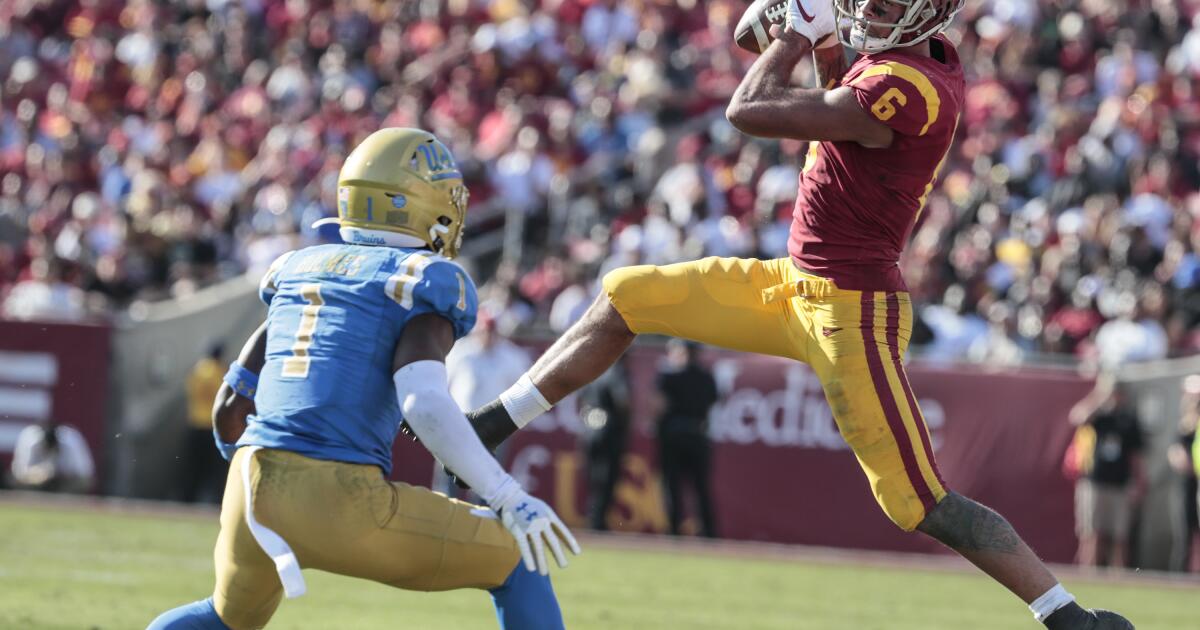 Emergence of Pittman Jr., Vaughns key to young USC offense