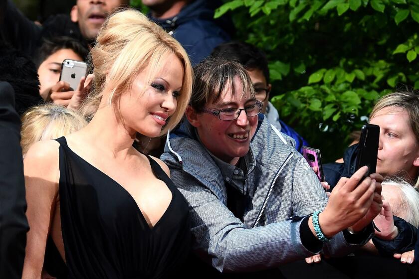 US actress Pamela Anderson poses for fan as she arrives to take part in a TV show on May 19, 2019 in Paris, as part of the 28th edition of the UNFP (French National Professional Football players Union) trophy ceremony. (Photo by FRANCK FIFE / AFP)FRANCK FIFE/AFP/Getty Images ** OUTS - ELSENT, FPG, CM - OUTS * NM, PH, VA if sourced by CT, LA or MoD **