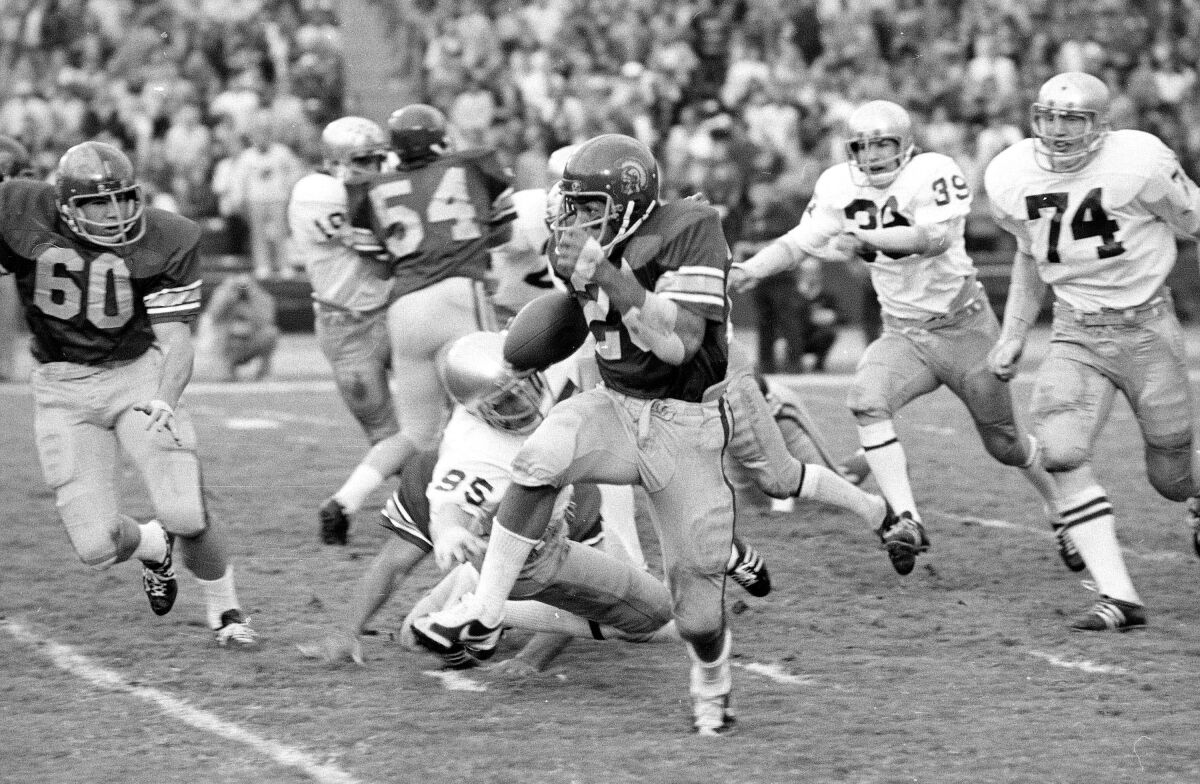 USC's Anthony Davis races for a touchdown against Notre Dame on Nov. 30, 1974, at the Coliseum.