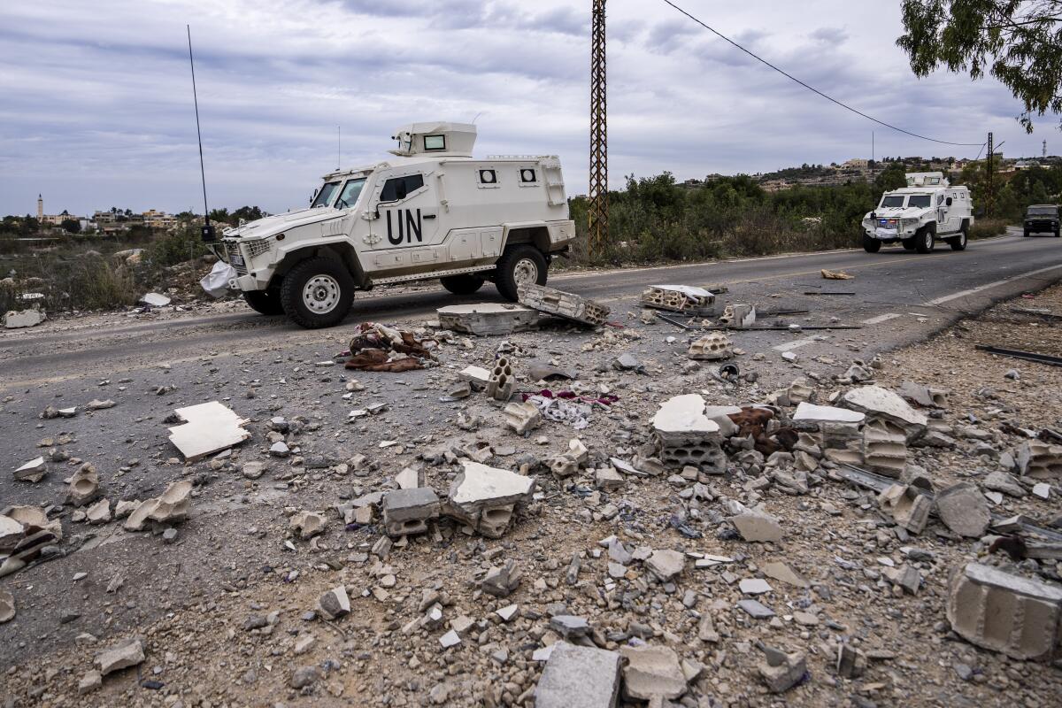 Fuerzas de paz de la ONU patrullan el lado libanés de la frontera con Israel 