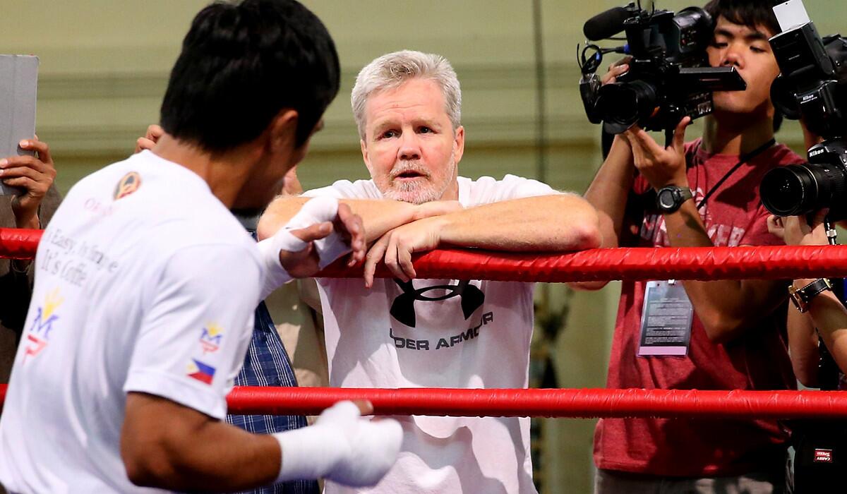 Trainer Freddie Roach talks to boxer Manny Pacquiao during a training session last week in Macao.