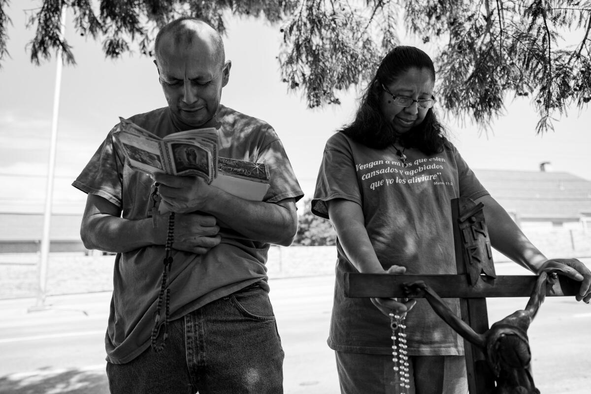 Hector Renteria and his wife, Martha Reyes, pray outside an abortion clinic in Dallas. (Gina Ferazzi / Los Angeles Times)