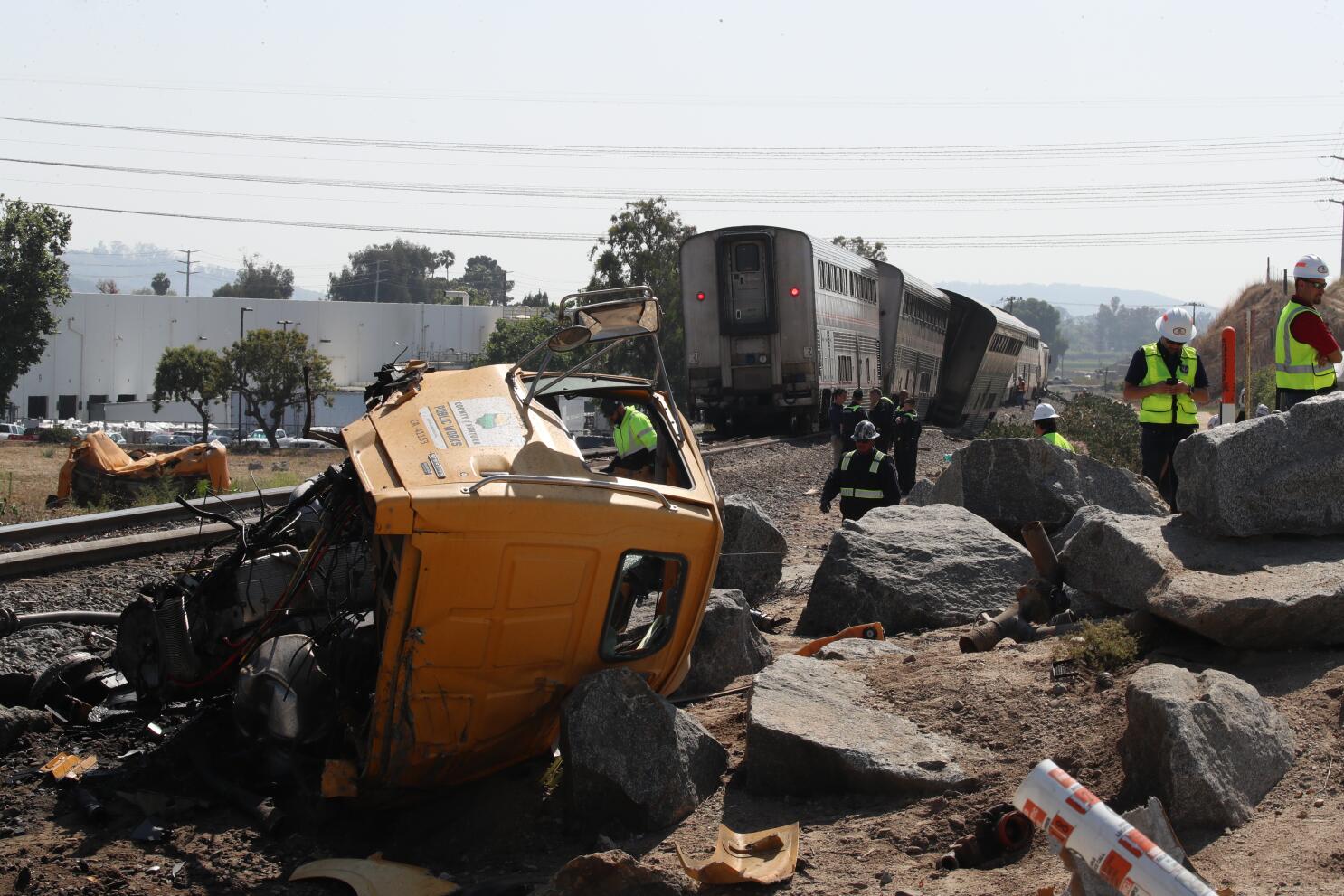 Coast Starlight train rams truck, derails; 16 hurt, one critically - Los  Angeles Times