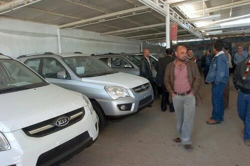 Baghdad car buyers