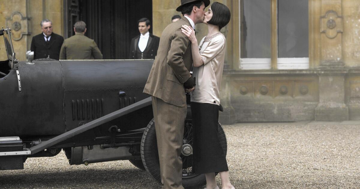 Review: 'Downton Abbey' gives fans a feel-good finale