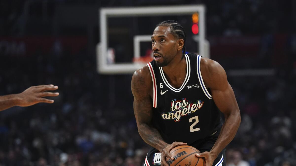 Group Chat': What Is Going on With Kawhi Leonard and the Spurs