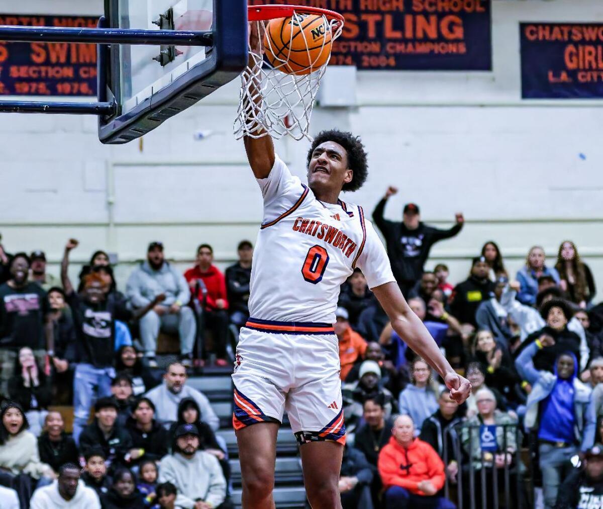 Alijah Arenas scores two of his 23 points to help Chatsworth advance to the state Division II championship game.