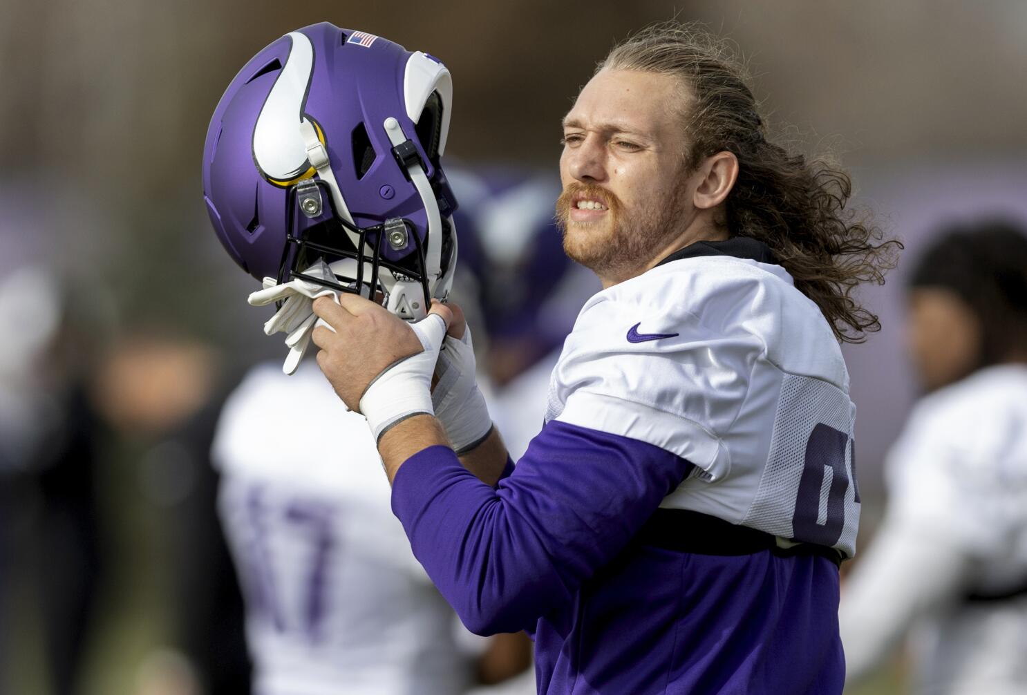 Vikings' Hockenson giddy over move near home, into 1st place