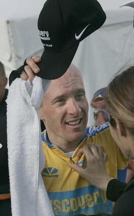 Overall winner Levi Leipheimer, with the Discovery Channel Pro Cycling team, changes hats after the race.