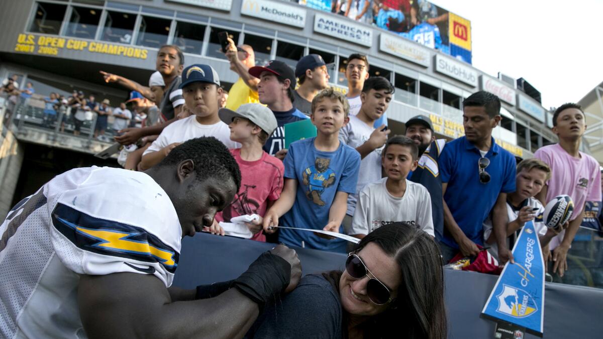 Fans get first look at Chargers' interim home field at StubHub Center - Los  Angeles Times
