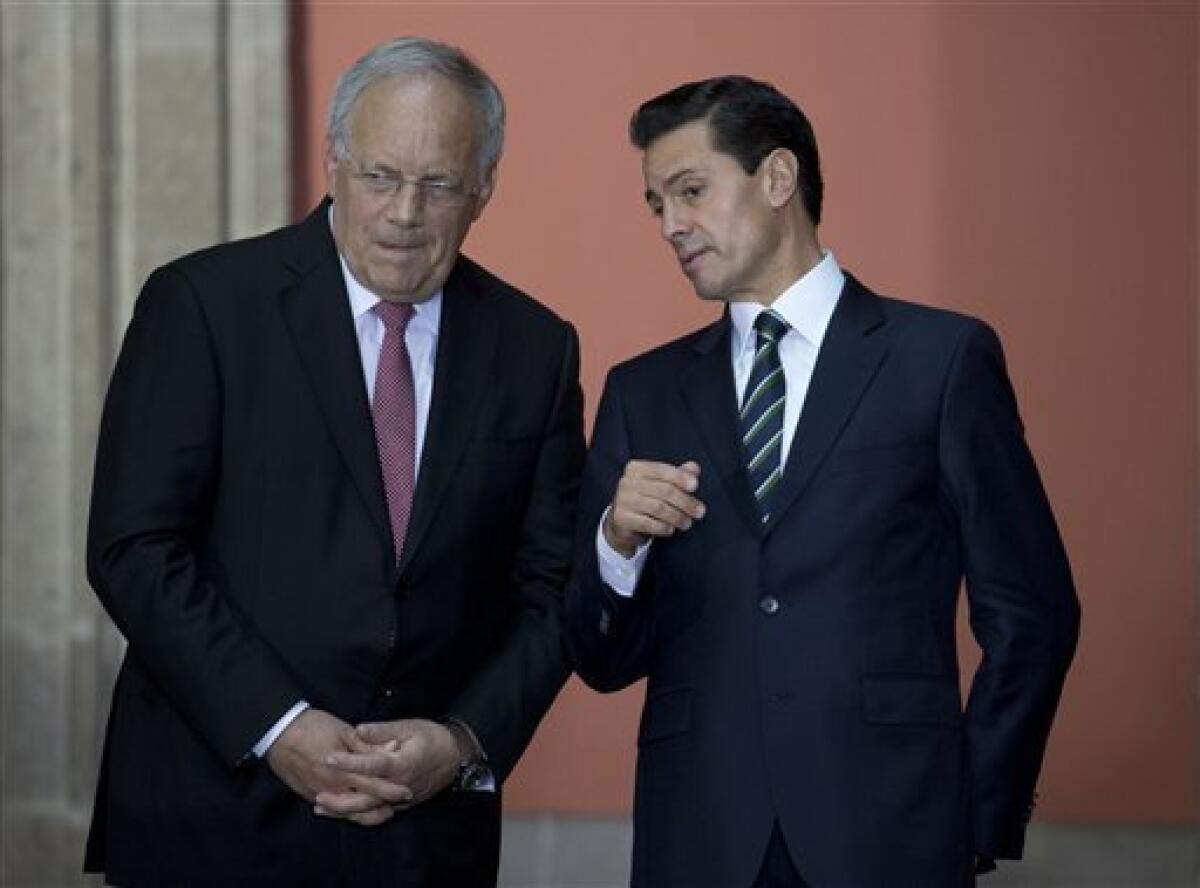 El Gobierno mexicano y el Consejo Coordinador Empresarial (CCE) suscribieron hoy un convenio que tiene como objetivo facilitar la inserción al mercado de trabajo de los ciudadanos que regresan a México procedentes de Estados Unidos.