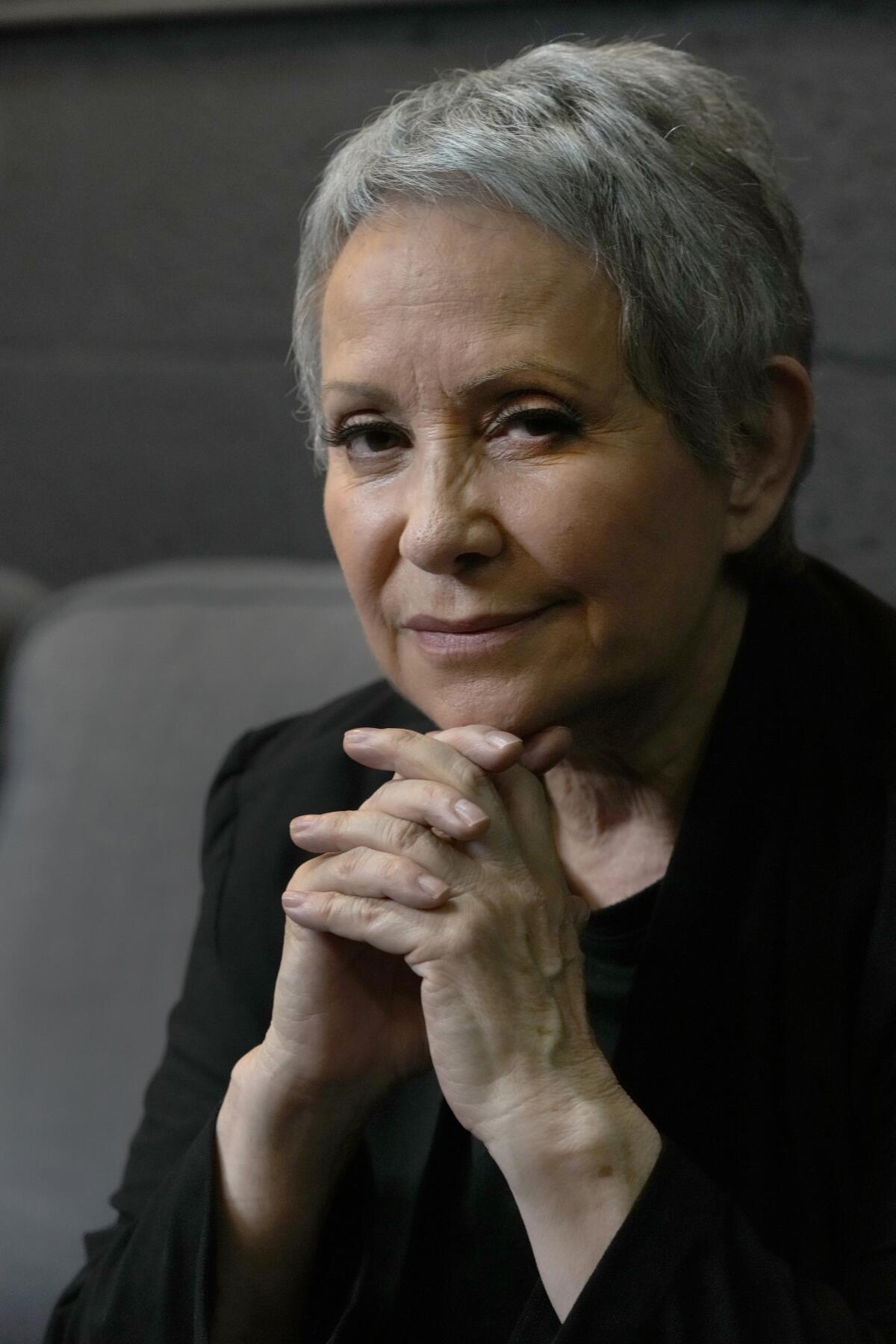 La actriz, maestra de actuación y directora mexicana Adriana Barraza posa 