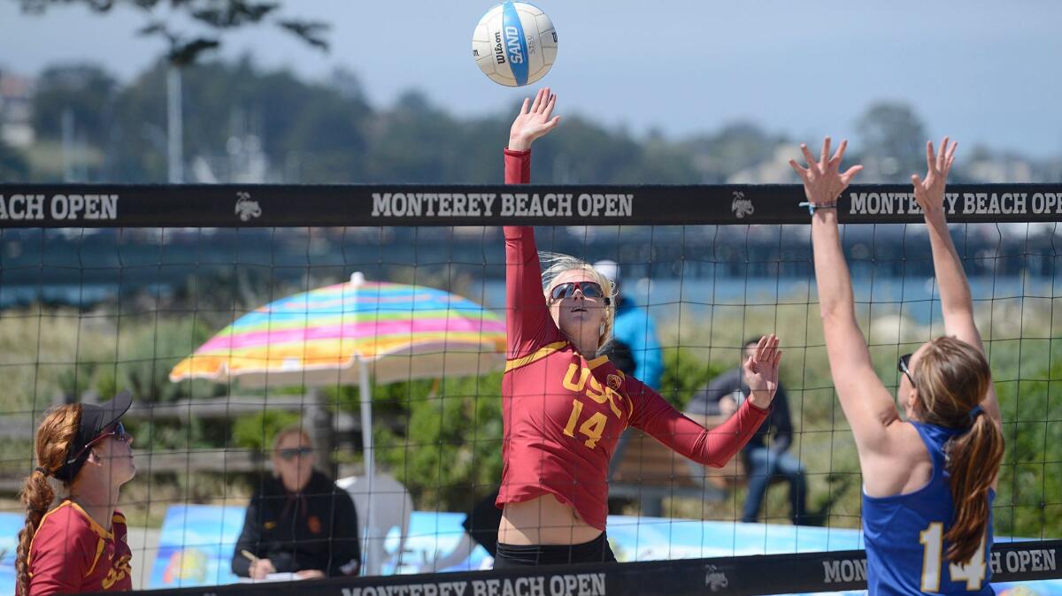 Sara Hughes, center, and Kelly Claes, left, won 103 consecutive matches at one point for USC.