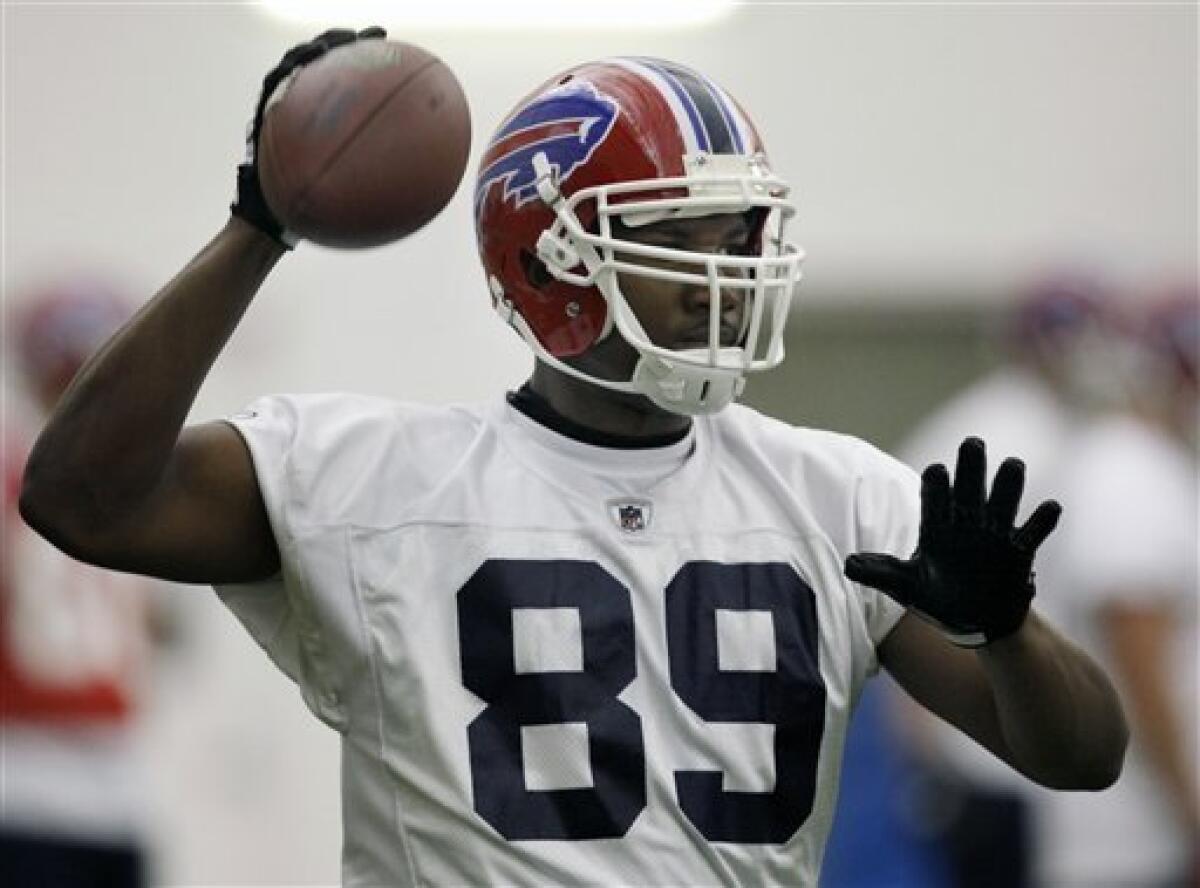 Buffalo Bills' Shawn Nelson (89) throws during rookie mini-camp inside the football field house at Ralph Wilson Stadium in Orchard Park, N.Y., Friday, May 1, 2009. (AP Photo/David Duprey)
