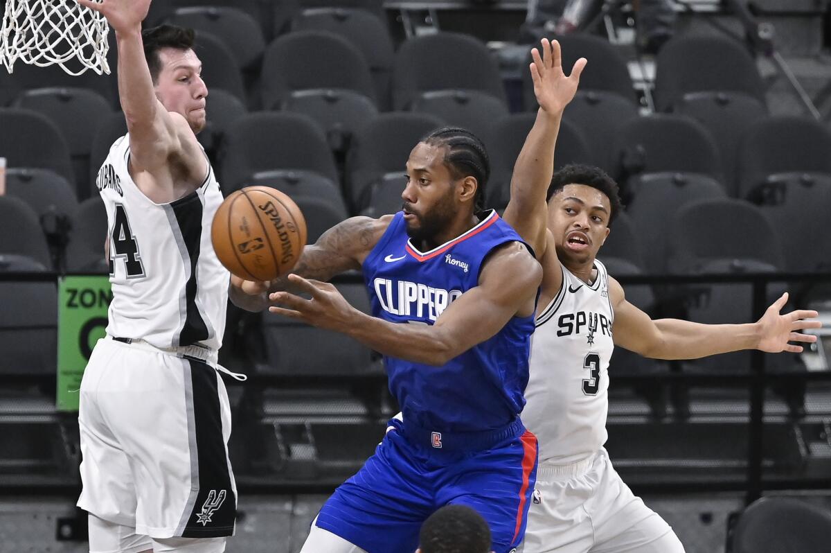 Kawhi Leonard and Lou Williams spark comeback win for LA Clippers