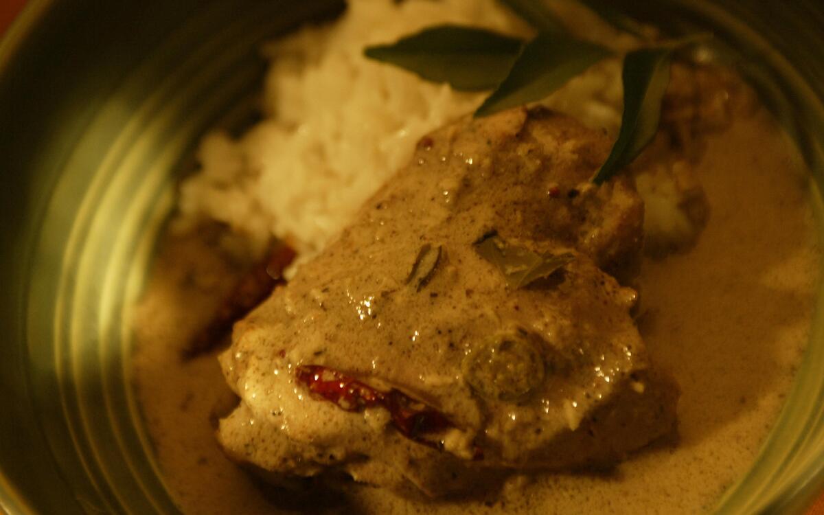 South Indian-style chicken with curry leaves and black peppercorns (dakshin murgh)