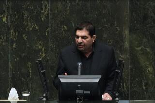 El presidente en funciones de Irán, Mohammad Mokhber, se dirige al parlamento en el inicio del curso parlamentario en Teherán, Irán, el lunes 27 de mayo de 2024. (AP Foto/Vahid Salemi)