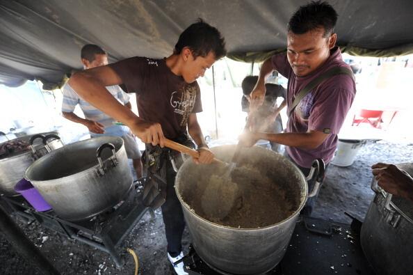 Volunteers prepare rice