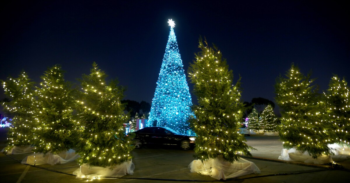 Night Of Lights Oc Brightens Skies Holiday Outlook For Orange County Fairgrounds Crowd Los Angeles Times Best Oc Christmas Lights 2021