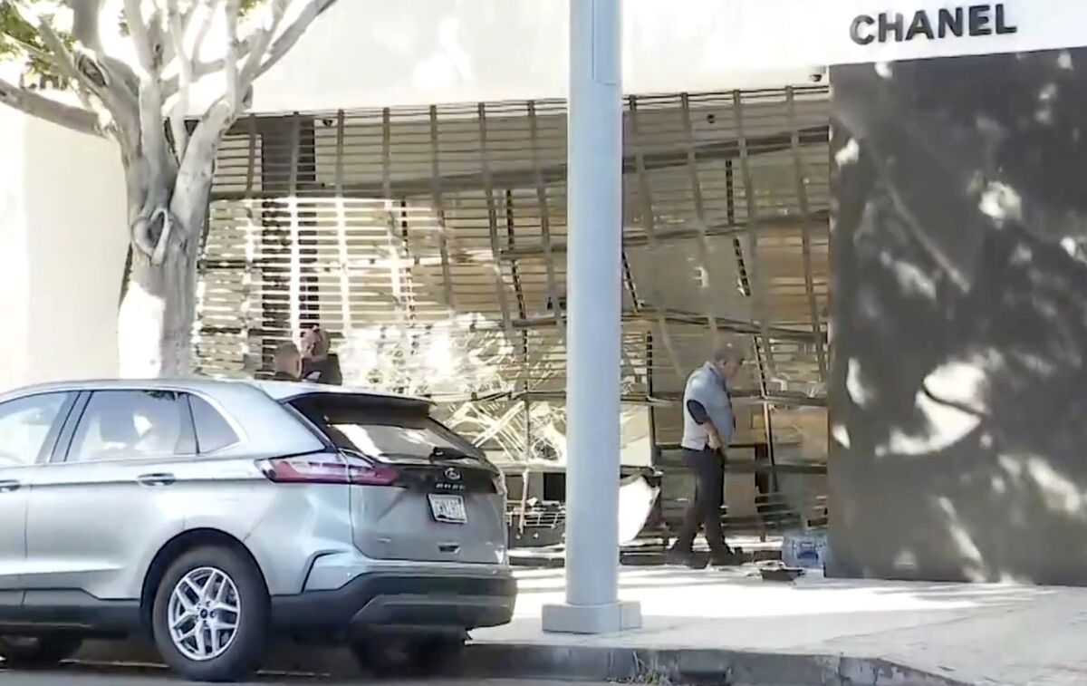 Beverly Grove Chanel store rammed by stolen van - Los Angeles Times Beverly Grove Chanel store rammed by stolen van - Los Angeles Times