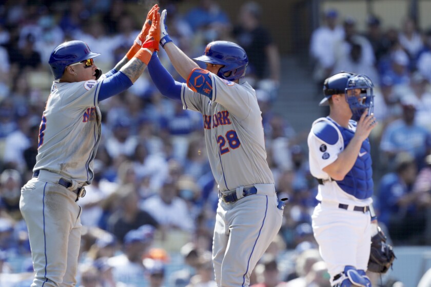 New York's J.D. Davis, center, celebrates his two-run home run with Javy Baez.