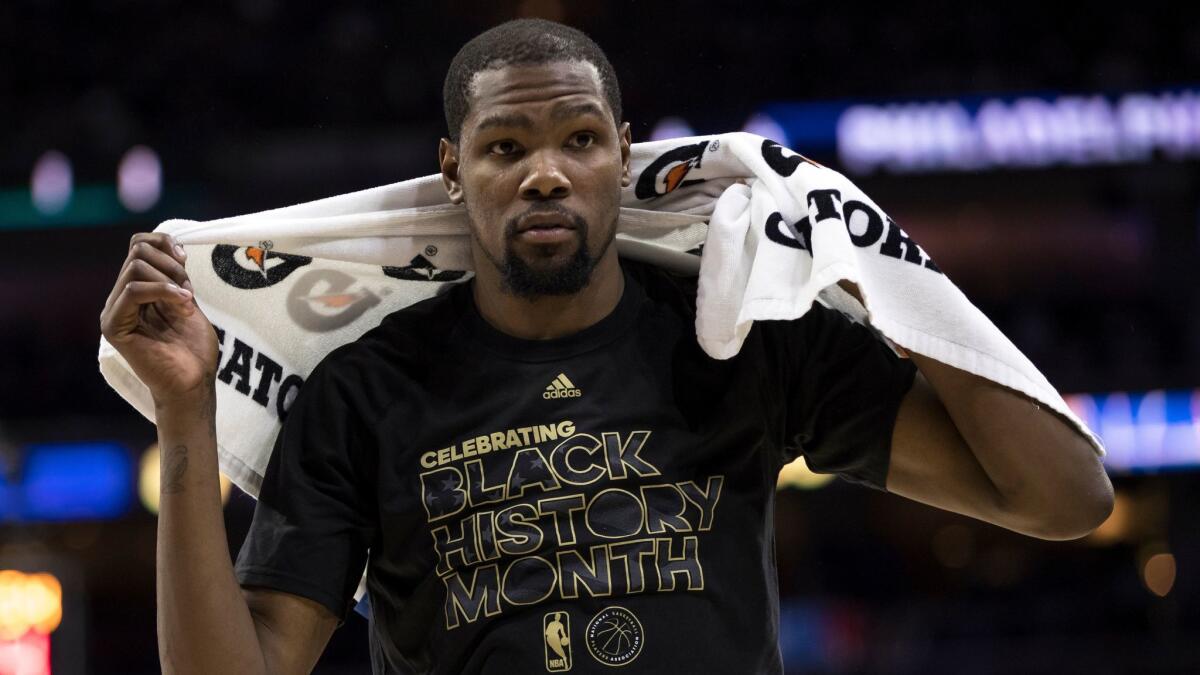 Golden State star Kevin Durant hyperextended his knee early in the Warriors' 112-108 loss to the Wizards on Tuesday night.