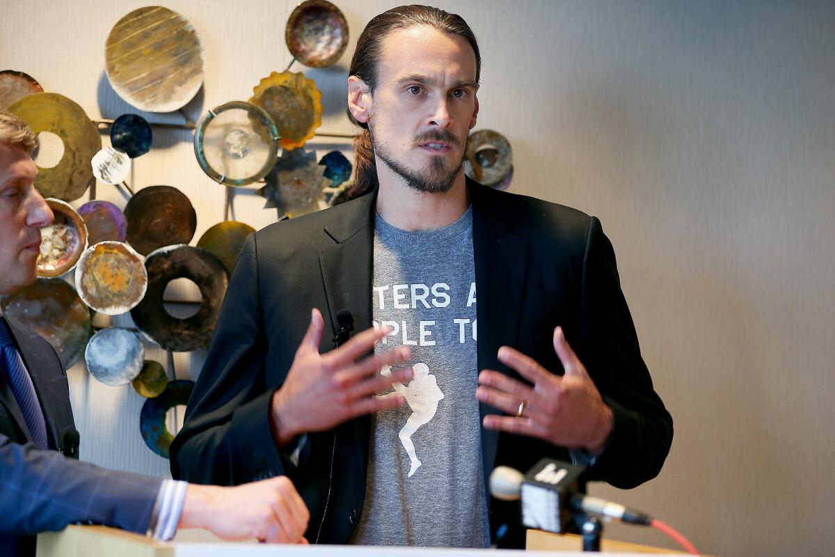 Former Minnesota punter Chris Kluwe has agreed not to sue the Vikings.