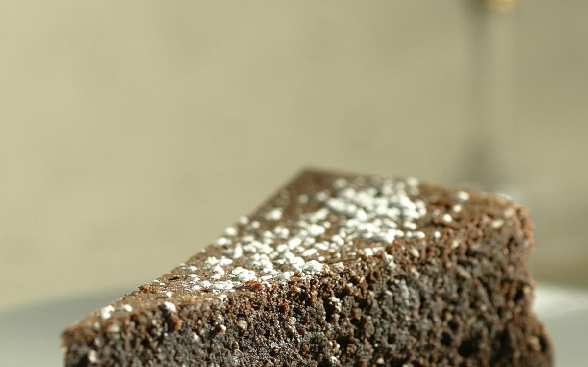Flourless almond-chocolate cake