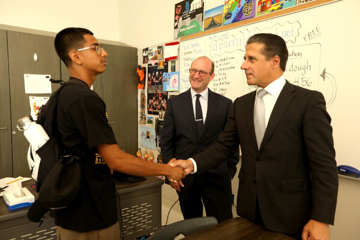 LAUSD Superintendent Alberto M. Carvalho shakes a student's hand