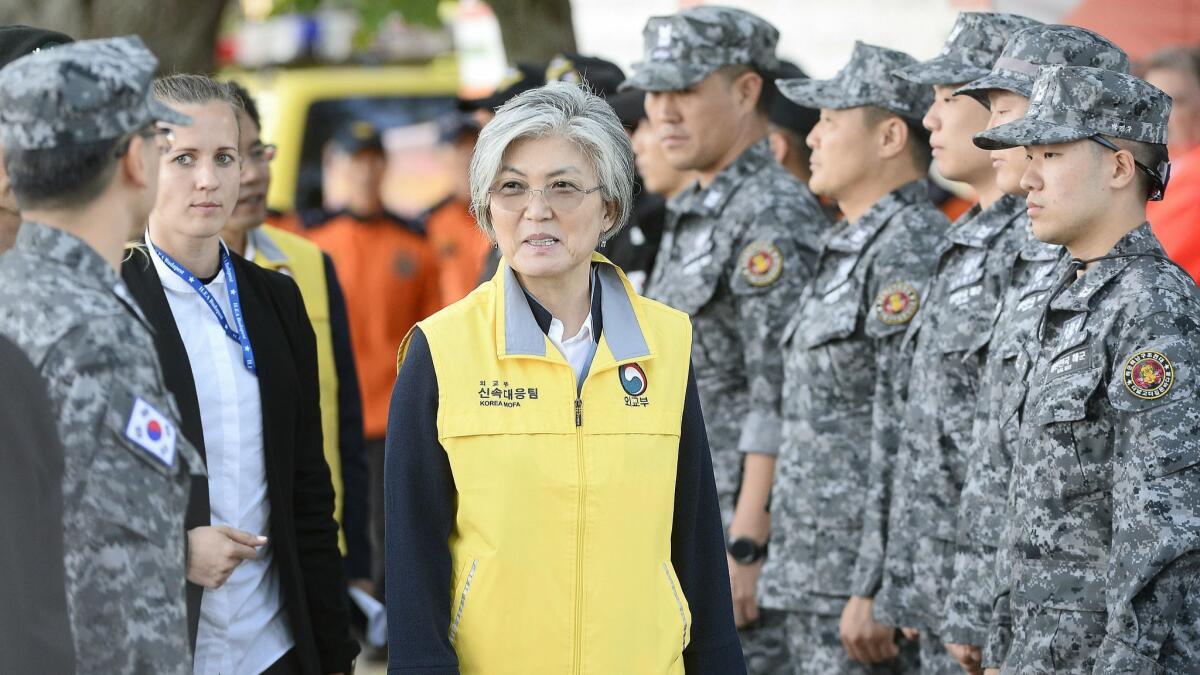 South Korean Foreign Minister Kang Kyung-wha meets members of a South Korean rescue team participating in rescue operations May 31 to find victims of a boat accident in Budapest.