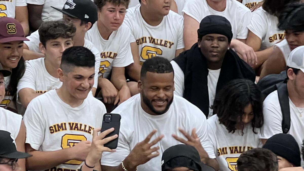 Rams' Aaron Donald drops by Simi Valley High, offers advice to players