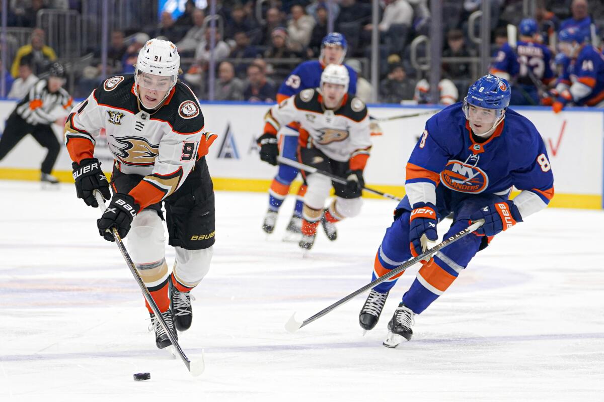 Ducks lose to New York Islanders, 4-3 Ducks lose to New York Islanders, 4-3