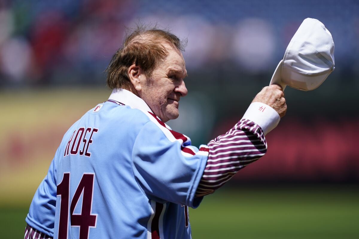 Former Philadelphia Phillies player Pete Rose tips his hat to fans during an alumni day event before a baseball game between the Philadelphia Phillies and the Washington Nationals, Sunday, Aug. 7, 2022, in Philadelphia. (AP Photo/Matt Rourke)