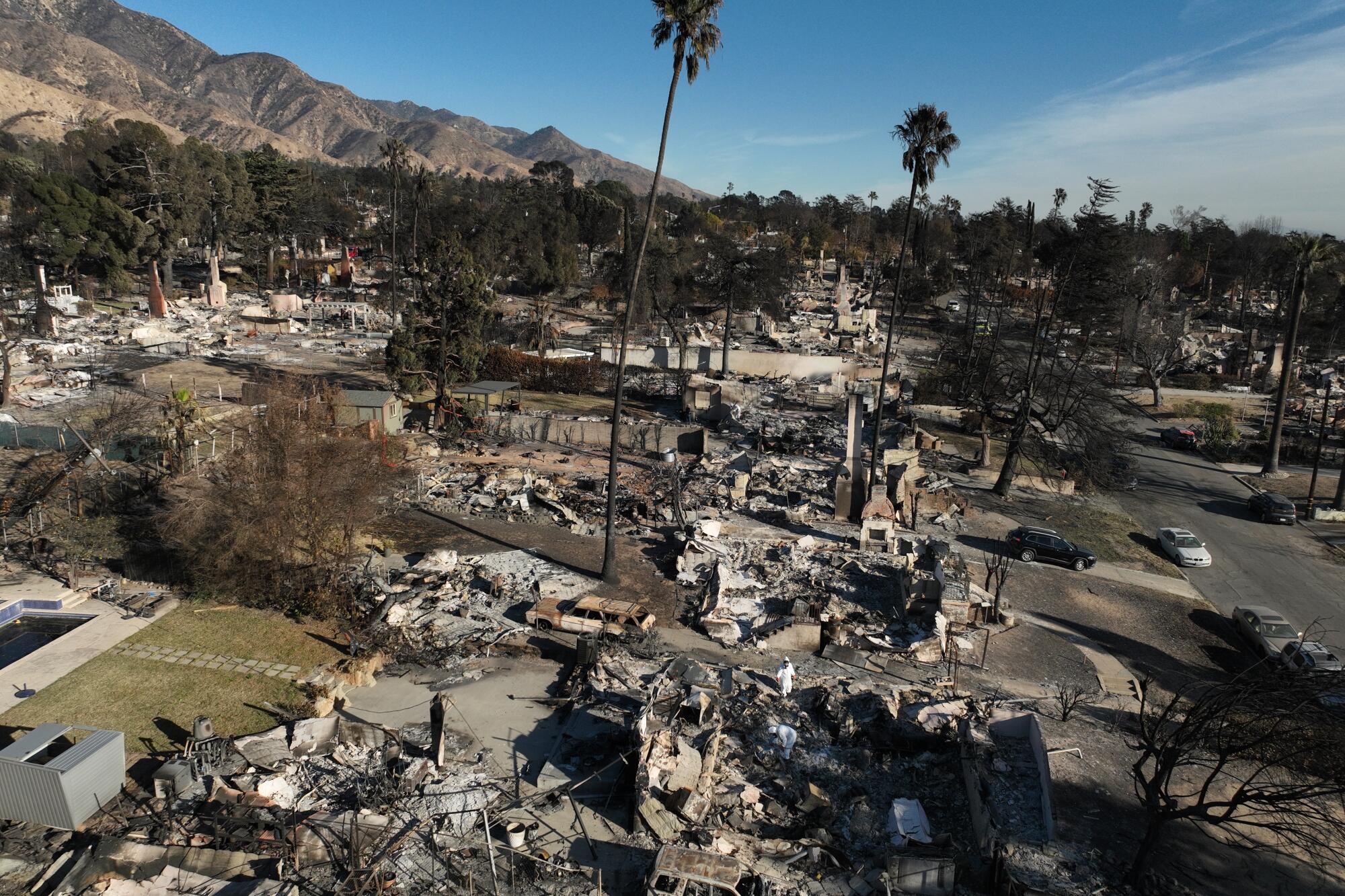 California fires: Hughes, Laguna fires rage on as red flag warning continue - Los Angeles Times
