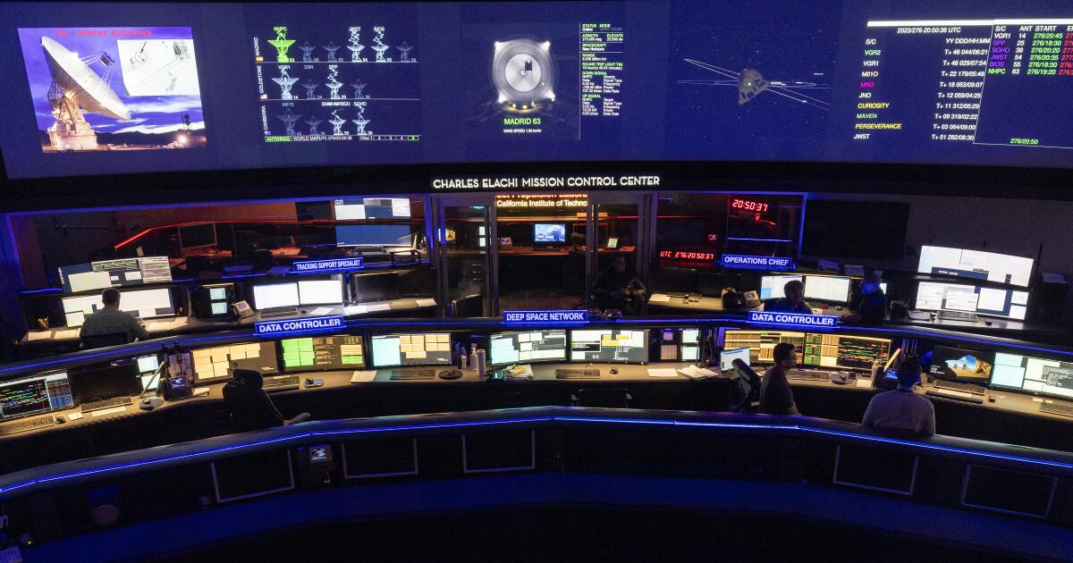 Budget cuts to Mars project prompt hundreds of JPL layoffs Budget cuts to Mars project prompt hundreds of JPL layoffs