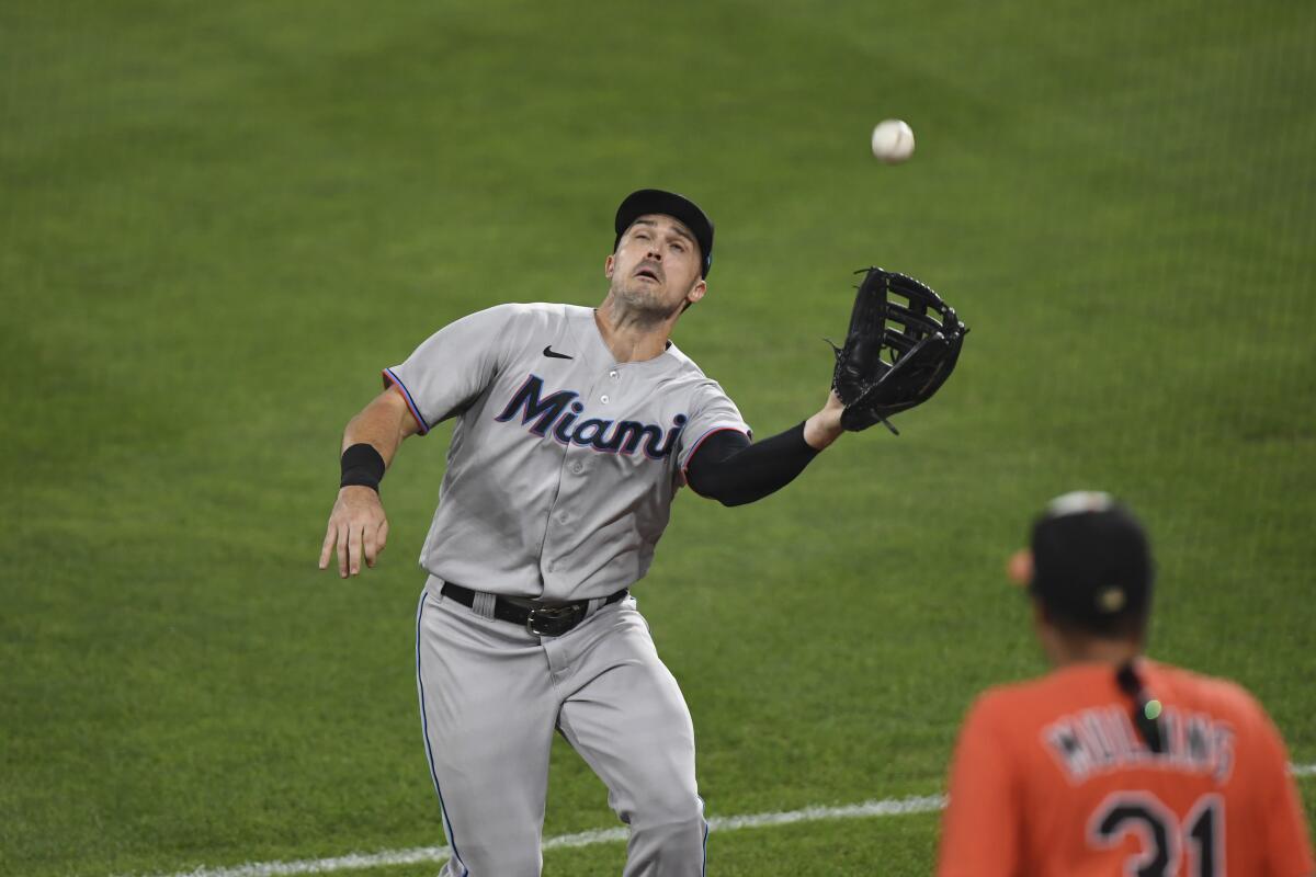 Braves bolster outfield by re-acquiring Duvall from Marlins