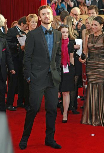 Justin Timberlake chose a black Dolce & Gabbana tuxedo and bow tie with a ruffled pleat shirt in an unexpected denim blue.
