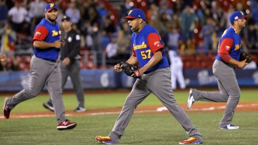 WBC: Venezuela scores three in ninth to defeat Italy, 4-3 - Los ...