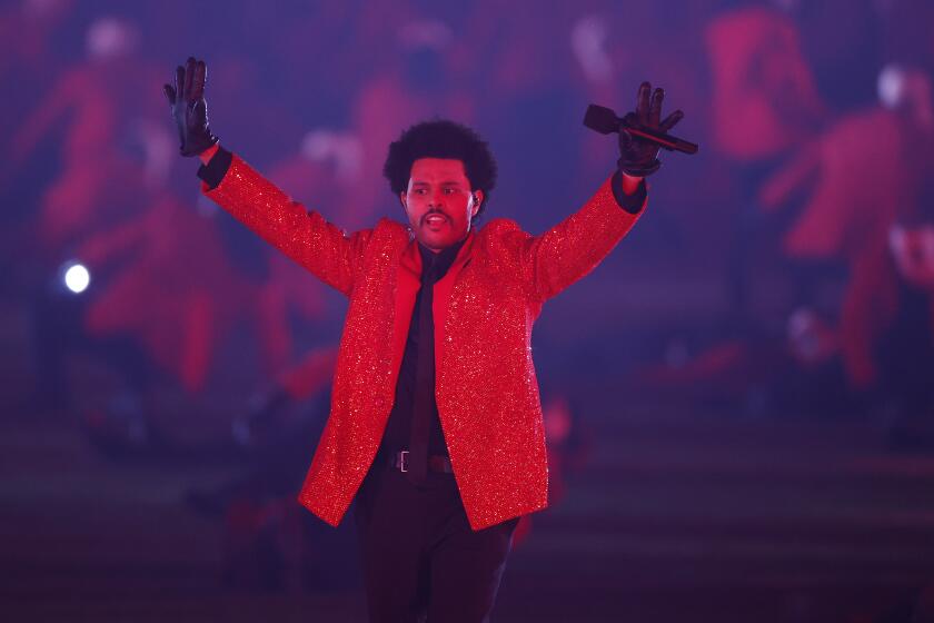 The Weeknd se enfrenta a sus demonios en el inquietante vídeo de "Gasoline"