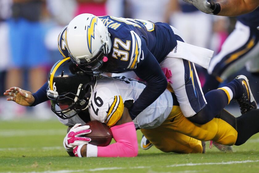 Chargers Eric Weddle stops Steelers Le'Veon Bell.